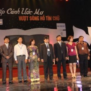 Chương trình “ Chắp cánh ước mơ – Vượt sông hồ tìm chữ ”